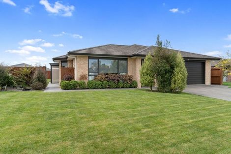 Photo of property in 10 Austin Reid Avenue, Carterton, 5713