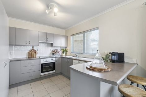 Photo of property in 14 Carisbrook Crescent, Papakura, 2110