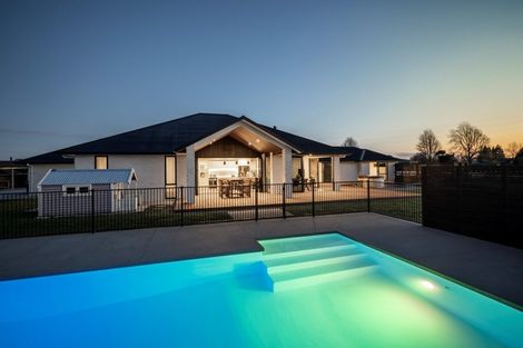 Photo of property in 33 Hogan Road, Cambridge, 3493