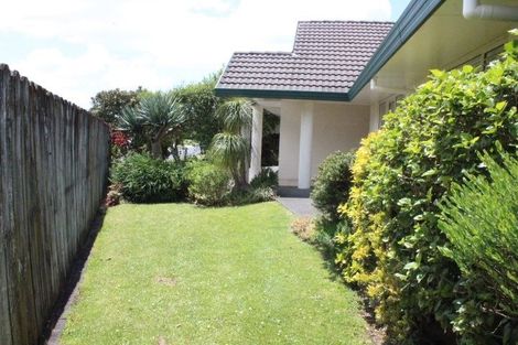 Photo of property in 2/38 Ambleside Drive, Northpark, Auckland, 2013