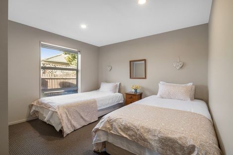 Photo of property in 73 Beach Road, North New Brighton, Christchurch, 8083