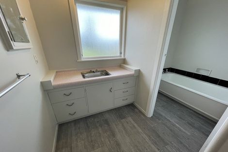 Photo of property in 222 Te Atatu Road, Te Atatu South, Auckland, 0610