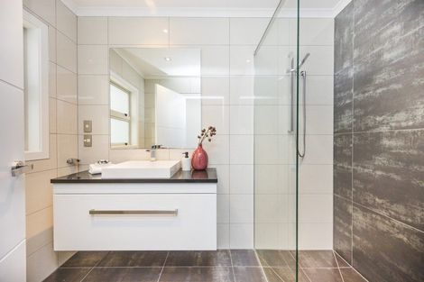 Photo of property in 16 Hardie Street, Hokowhitu, Palmerston North, 4410