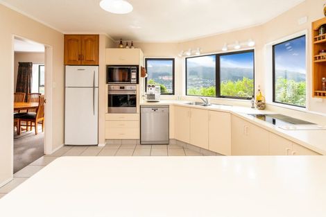 Photo of property in 91 Woodman Drive, Tawa, Wellington, 5028