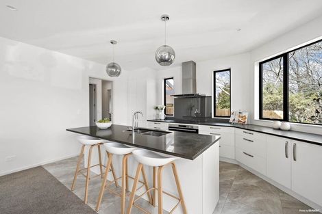 Photo of property in 20a Parramatta Place, Botany Downs, Auckland, 2010