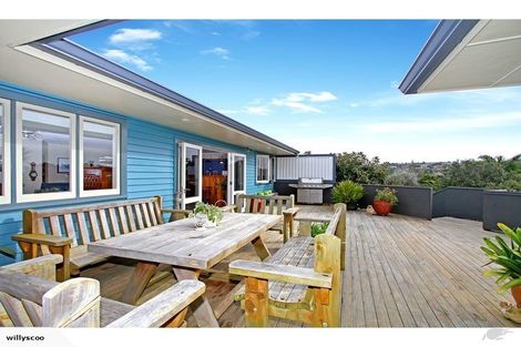 Photo of property in 4 Weatherly Road, Torbay, Auckland, 0630