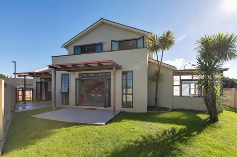 Photo of property in 11k Clearwater Cove, West Harbour, Auckland, 0618