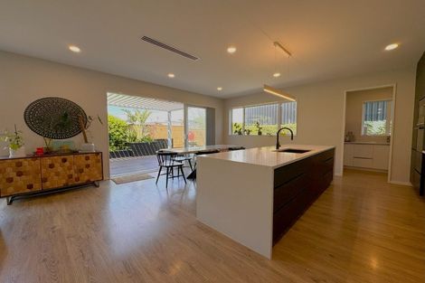 Photo of property in 17a Lake Pupuke Drive, Takapuna, Auckland, 0622