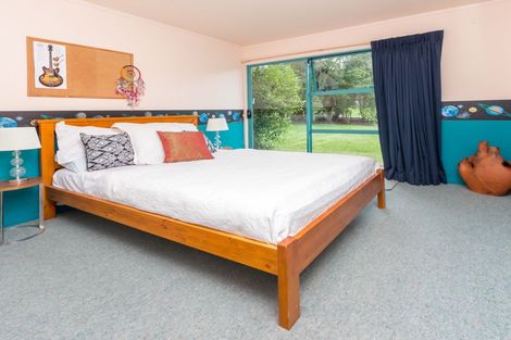 Photo of property in 60c Beach Road, Mellons Bay, Auckland, 2014