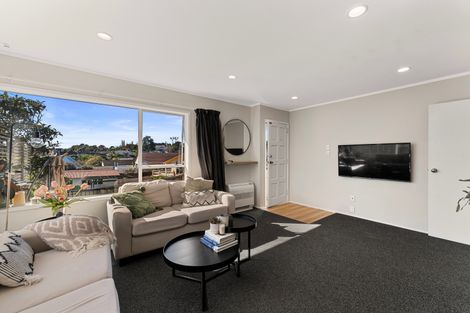 Photo of property in 2/14 Kingussie Place, Highland Park, Auckland, 2010