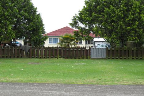 Photo of property in 17 Hall Avenue, Mangere, Auckland, 2022