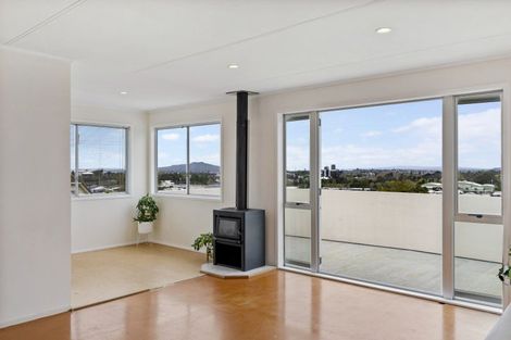 Photo of property in 25 Marcel Place, Glenfield, Auckland, 0629