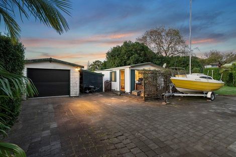 Photo of property in 44 Kiwi Esplanade, Mangere Bridge, Auckland, 2022
