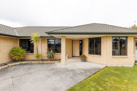 Photo of property in 2 Fernlea Avenue, Kelvin Grove, Palmerston North, 4414