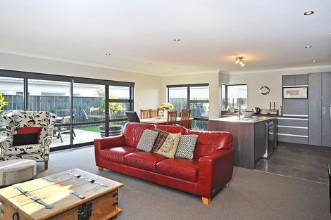 Photo of property in 15 Trump Place, Kelvin Grove, Palmerston North, 4414