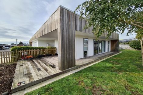 Photo of property in 1 Harry Way, Upper Vogeltown, New Plymouth, 4310