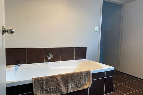 Photo of property in 9a Lawrie Avenue, Pukekohe, 2120