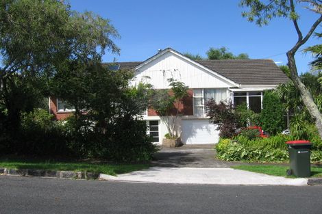 Photo of property in 2 Korau Road, Greenlane, Auckland, 1051