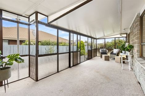 Photo of property in 12 Daniels Road, Redwood, Christchurch, 8051