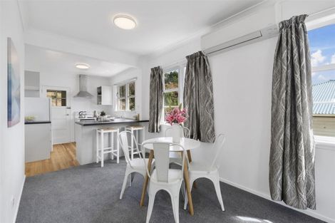 Photo of property in 36 Miles Crescent, Newlands, Wellington, 6037