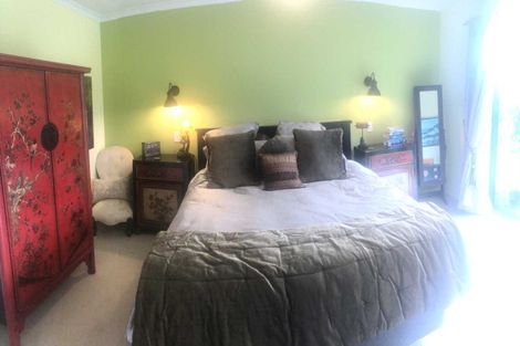 Photo of property in 2 Te Ara Karoiroa Road, Hurford, New Plymouth, 4374