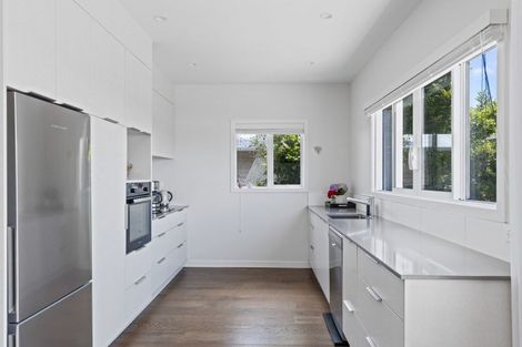 Photo of property in 125 Pendarves Street, New Plymouth, 4312