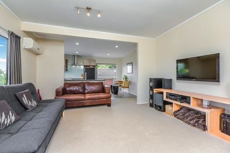 Photo of property in 2/5 Witheford Drive, Bayview, Auckland, 0629