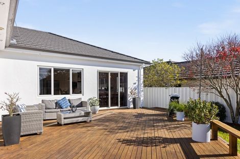 Photo of property in 43 Fairview Place, Havelock North, 4130