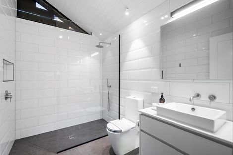 Photo of property in 24 Seacliffe Avenue, Belmont, Auckland, 0622