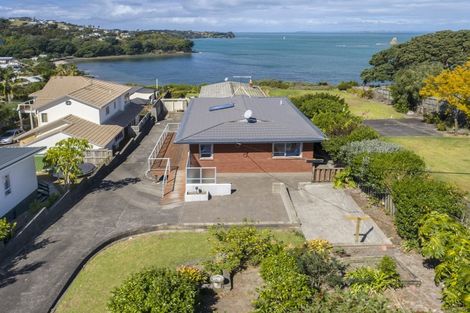 Photo of property in 1017 Whangaparaoa Road, Tindalls Beach, Whangaparaoa, 0930