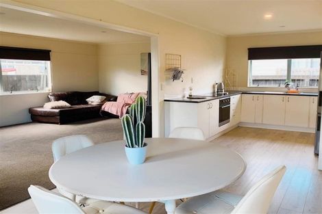 Photo of property in 11b Springs Road, Parakai, 0830