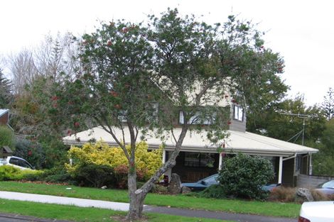 Photo of property in 32 Lastel Place, Shelly Park, Auckland, 2014