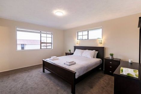 Photo of property in 33 James Evans Drive, Northcote, Auckland, 0627