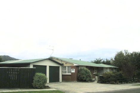 Photo of property in 1 Charles Street, Clouston Park, Upper Hutt, 5018