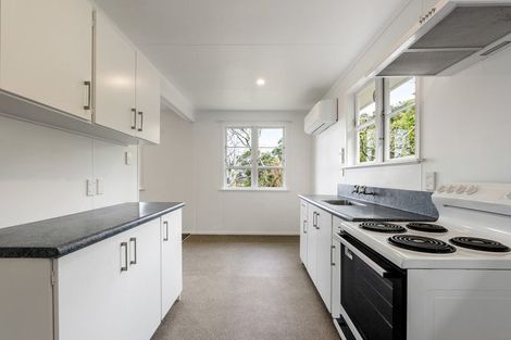 Photo of property in 98 Ruskin Road, Newlands, Wellington, 6037