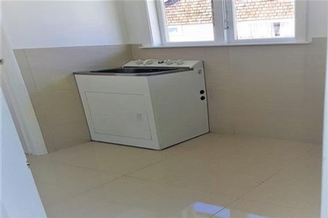 Photo of property in 1/166 Lake Road, Northcote, Auckland, 0627