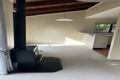 Photo of property in 2/21 Tiri Tiri Road, Birkdale, Auckland, 0626