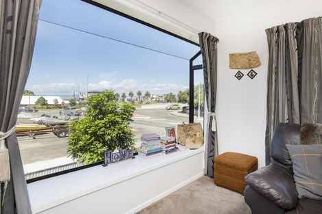 Photo of property in 65 Esplanade, Kaiti, Gisborne, 4010