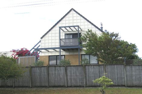 Photo of property in 2/78 Browns Bay Road, Rothesay Bay, Auckland, 0630