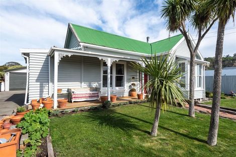 Photo of property in 58 Wiggins Street, Sumner, Christchurch, 8081