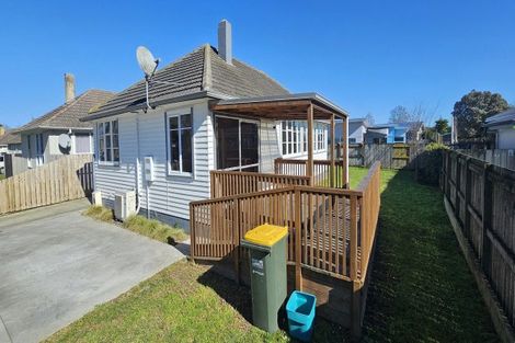 Photo of property in 27 Kenney Crescent, Fairfield, Hamilton, 3214