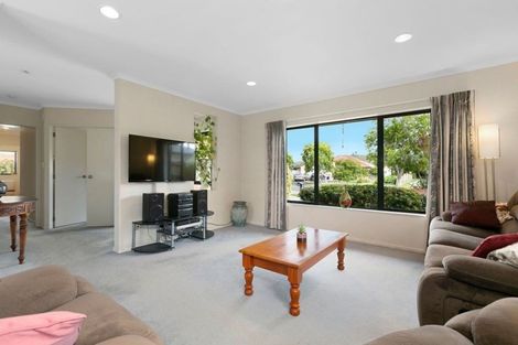 Photo of property in 7 Mcleod Place, Papamoa Beach, Papamoa, 3118