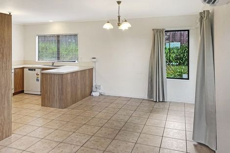 Photo of property in 9 Amery Place, West Harbour, Auckland, 0618
