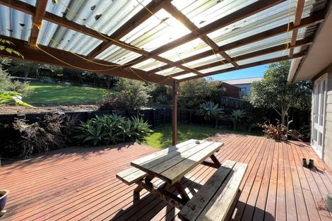 Photo of property in 16 Panzic Place, Glen Eden, Auckland, 0602