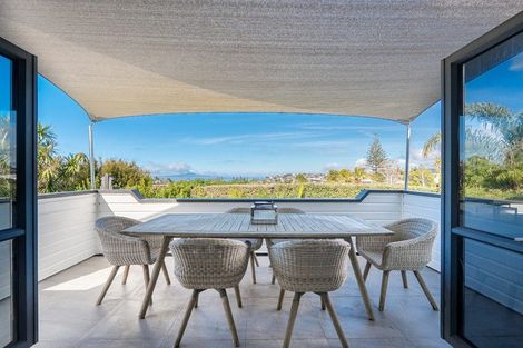 Photo of property in 2/16 Law Street, Torbay, Auckland, 0630
