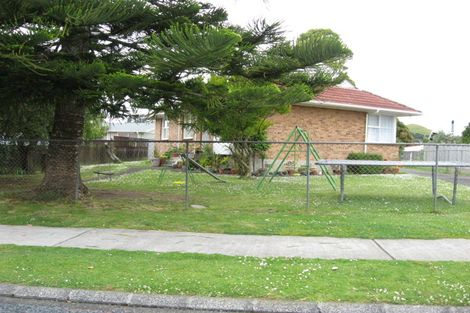 Photo of property in 14 Lindis Place, Mangere Bridge, Auckland, 2022