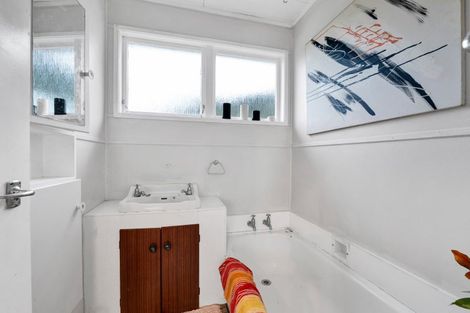 Photo of property in 13 Newbury Place, Waitara, 4320