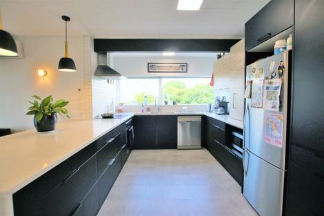 Photo of property in 94 Exmouth Road, Northcote, Auckland, 0627