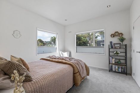 Photo of property in 2/5 Beach Street, Fitzroy, New Plymouth, 4312