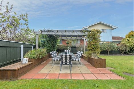 Photo of property in 1 Athlone Place, Hokowhitu, Palmerston North, 4410